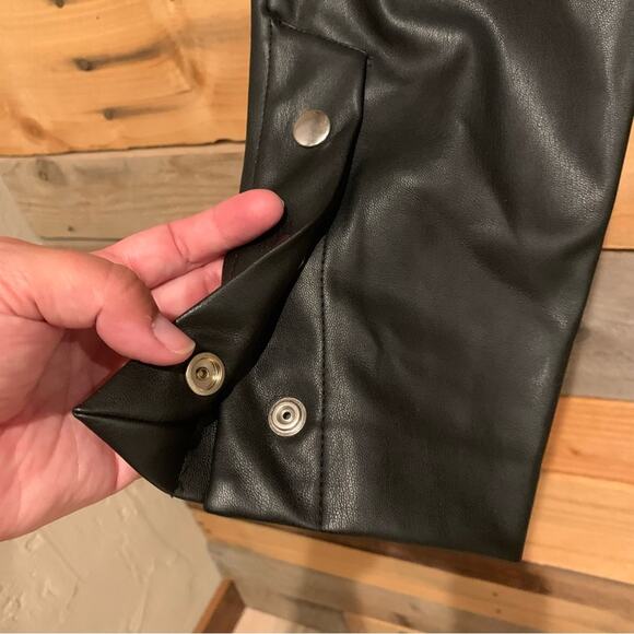 NWT ZARA Button Cargo Faux Leather Mid-Rise Leggings Black Size M Minimalist - Picture 14 of 16